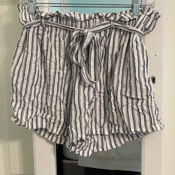 High Rise Striped Hollister Shorts - Picture 1 of 4
